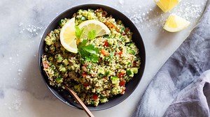 RECIPE >> https://greenhealthycooking.com/quinoa-tabbouleh/ An untraditional but super delicious Tabbouleh recipe. Quinoa Tabbouleh is a fusion of Latin American and Middle Eastern cuisine. The best combo ever! | Green Healthy Cooking