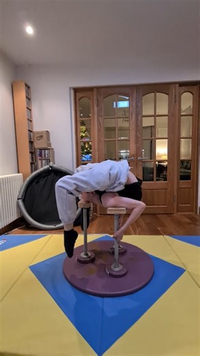 9.9K views · 599 reactions | Group training with @pixieleknot  #contortionist #contortiontraining #bendyback #extremeflexibility | Bendy Lucky Luke | Facebook