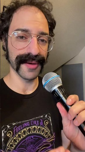 Mic technique 101, don’t cup the mic! How to avoid feedback on stage.