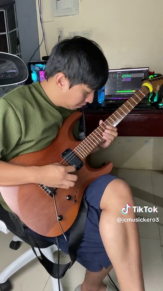 Guitar Solo by Missing Filemon: PRINCIPAL