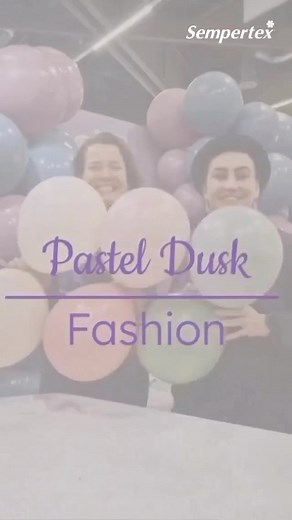 Mira cómo lucen algunos de nuestros nuevos colores de globos Sempertex #PastelDusk al lado de tonos similares en la textura Fashion🎈¡Simplemente WOW!😍 ✅Pastel Dusk Cream/Crema & Fashion White Sand/Arena ✅Pastel Dusk Rose/Rosa & Fashion Rosewood/Palo de Rosa ✅Pastel Dusk Laurel Green/Verde Laurel & Fashion Eucalyptus/Eucalipto Disponibles exclusivamente en Guayaquil (Lorenzo de Garaicoa y Sucre) y Quito (C.C. El Portal). #SempertexWOW #PastelDusk #SempertexColors #SempertexBalloons | Almacenes 