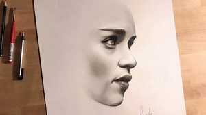 Lovely drawing of Daenerys Targaryen by Fernando Couto de Magalhães Graphite on Strathmore 400 Series Recycled Drawing Paper: https://www.strathmoreartist.com/draw-drawing/id-400-series-recycled-drawing.html See more from Fernando on YouTube: https://www.youtube.com/user/Nandenise #GameofThrones #GOTart | Strathmore Artist Papers