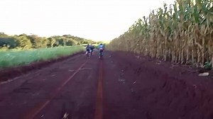 Trilha de domingo, chegando na Água da Raposa em Andirá PR. Manhãzinha fria, mas muito gostoso pra pedalar #TrilhaCléverson #BikeMTB #KogaBike em Bandeirantes PR 9 96759148 #SabaineVeículos 9 99293602 #TáxiCléverson #PortaLojaCléversonRodrigues | Cléverson Rodrigues Rádio