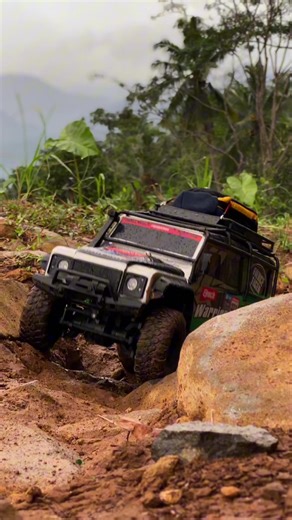Every obstacle is just another challenge#rchobby #rcadventure #4x4 #rcoffroad #rctrail