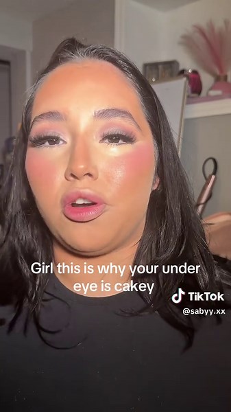 Avoid Under Eye Makeup Cakiness with These Tips