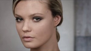Transform your look from day to night in the blink of an eye. | Armani beauty | Facebook