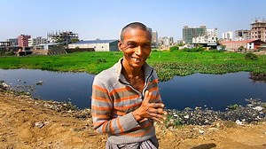 3.5M views · 10K reactions | হয়তো কাজে ফিরবে, নয়তো হাসিটা থাকবে কিছুদিন। #SupportHumanity Do something for humans as much as possible #FreeMotionByFirozHasan Free Motion encourages everyone to do humanitarian work by standing for helpless people. | Free Motion | Facebook