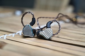 Trên tay Fiio JH3 - tai nghe inear dùng 3 driver, âm thanh dễ nghe, tươi sáng, giá 1.600.000