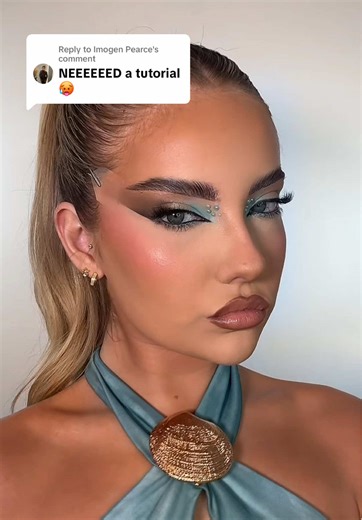 Colorful Blue Eyeshadow Makeup Tutorial