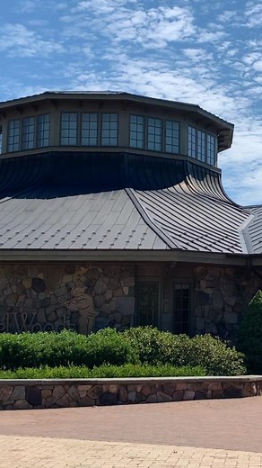 Explore the full story of Woodstock with a guided tour that goes beyond the exhibits. | Bethel Woods Center for the Arts