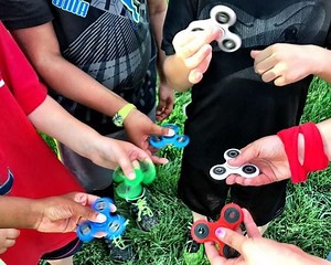 ¿Que es un fidget spinner? ¿sirve como juguete para niños?