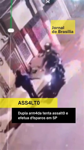 🚨 Um roub0 foi registrado na terça-feira (7/4), na Travessa Casca Preciosa, na região da Cohab Adventista, zona sul de São Paulo. 🏍️ Imagens de câmeras de segurança mostram dois suspeitos em uma moto abordando a vítima e efetuando disparos para o alto durante a ação. ⚠️ No vídeo, a arma utilizada apresenta falhas em alguns momentos, inclusive nas tentativas de disparo. Segundo a Secretaria de Segurança Pública, não houve registro oficial da ocorrência. 📹: jardimcapelinhanews (ig) | myhoodbr #