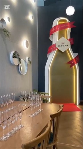 ✨ ROWLENE LIVE AT J.C. LE ROUX ✨ This past Friday, @_sandasonke_...