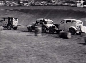 31K views · 146 reactions | Des courses de stock-car made in Switzerland! En 1954, de vieux tacots font le show sur la piste du Vélodrome de Plan-les-Ouates. #archivesRTS | RTS Sport | Facebook