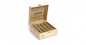 Caja de madera con logo grabado | Aceites esenciales dōTERRA