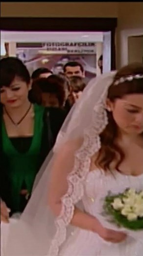 سدف لاحظت نظرات أوس ونجلا! | مسلسل الأوراق المتساقطة #YaprakDökümü #shorts#