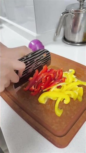 把姐姐留在家里好好沟通了两天，今天一起送他们去上学，反复的告诉她你可以犯错，但记得一定要改正，希望她是真的听懂了，做了她最爱的早餐肉牛卷，和和睦睦开开心心的送去学校了。#日常vlog #全职妈妈