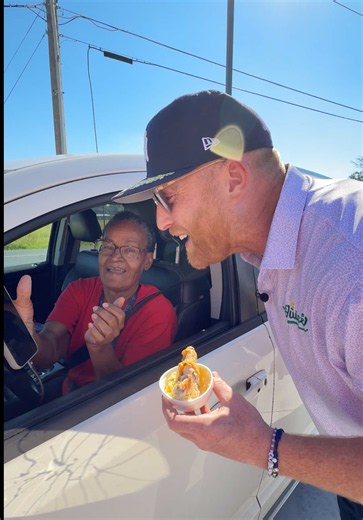 What you got me? You can have one of those chicken legs #southernclassicchicken #hammond #louisiana #geraldgruenig #mrweatherall