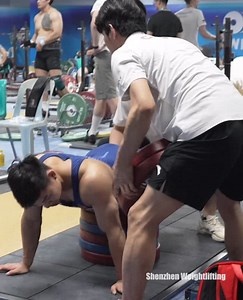 88K views · 1.4K reactions | Always keep your low back in the best condition. It’s important to add lower back training in your regular routine. #snatch #cleanandjerk #olympicweightlifting #chineseweightlifting #anta | Shenzhen Weightlifting Association | Facebook
