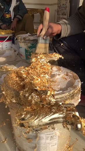 Gold Leafing Technique: Scraping Method Explained