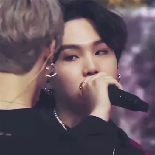 🐰 you look at the left eye, then the lips, then the right eye🐱 that’s considered flirting?🐰 that’s flirting