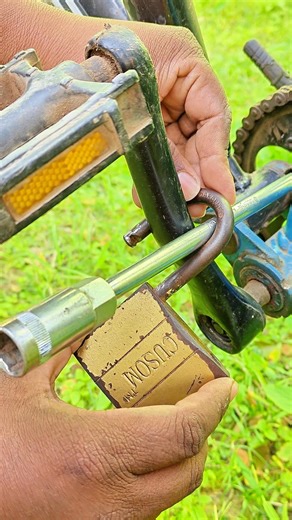 This Simple Bike Lock Trick Can Stop Thieves 👍 #shorts #skills #diy