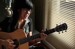 Daniela Andrade covers Radiohead's "Creep".