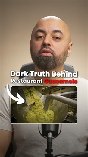 Here’s a hidden truth behind guacamole that restaurant owners don’t want you to know. Guacamole has become one of those foods everyone assumes is “healthy” when they order it at restaurants, but let me show you how most of it is actually made. A lot of restaurants aren’t cutting fresh avocados anymore. Instead, they use frozen avocado pulp, big industrial bags of mashed avocado that were processed long before it reaches your table. To keep that pulp from turning brown, they add anti-browning pre