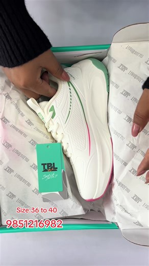 Stylish and Comfortable Women's Sports Shoes