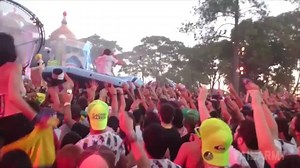 It's not crowd surfing. It's crowd ____ | FailArmy