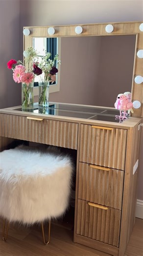Arlinda | Designing my daughters room with pieces she can grow into 🤍 Obsessed with this modern vanity desk… simple, warm, and so timeless. @wayfair... | Instagram