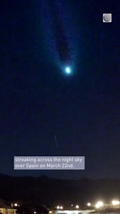 24K views · 246 reactions | A brilliant blue meteor was captured streaking across the sky over Spain. ☄️ The luminous spectacle is characteristic of a bolide, a very bright meteor that may be associated with an explosion in the sky. Bolides often exhibit a green or blue hue depending on which elements are present in the outer layer of the meteor. Watch more video here: https://ow.ly/7nCn50R2fax | The Weather Network | Facebook