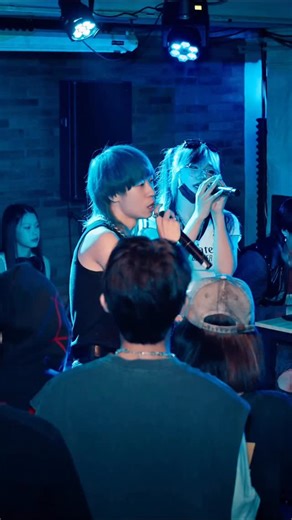 新浪崛起 on Instagram: "『剎那Setsuna & Blue Candy』 - 三點二十七 @_se00tsu11na21tion_ @blue__candy_ 完整版請至新浪崛起官方Youtube觀看 #嘻哈 #饒舌 #說唱 #饒舌歌手 #hiphop #rap #rapper 感謝以下贊助單位 💎 贊助單位｜BURGER BOMB 美式漢堡 位於 高雄市左營區明誠二路226號的 BURGER BOMB 美式漢堡 全新登場！ 主打純手工製作 ，份量爆棚、口味扎實， 讓你一口就感受到美式漢堡的爽快靈魂。 @burgerbombhouse 💎 贊助單位｜ Gecko Bar 台南太空酒吧 位於 台南市中西區海安路二段348號的Gecko Bar 是來台南不能不去的寶藏酒吧！ 曾多次舉辦Battle賽事，與提攜南部新生代Rapper 店內除了特色調酒好喝之外，還能享受KTV歡唱 這是一間你不能不體驗過的優質酒吧！ @_geckospace"