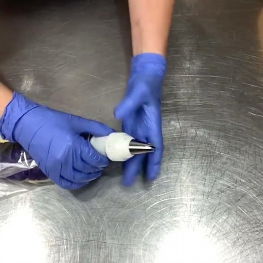 Pretty Soap Frosting Piping #short #shorts #shortvideo #artisansoap #soapmaking #coldprocesssoap