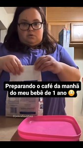 Hoje é o Dia da Conscientização Contra a Obesidade Mórbida Infantil. E não dá para fingirmos que o problema não existe. A cena é cada vez mais comum: crianças, até bebês, consumindo alimentos ultraprocessados antes mesmo de saberem falar. Refrigerantes, cereais açucarados, bolachas recheadas no café da manhã. Um costume “normalizado” — mas que está nos custando a saúde de toda uma geração. Segundo a Organização Mundial da Saúde, o número de crianças e adolescentes com sobrepeso e obesidade aumen