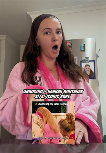 DAY 11 - 12 DAYS TO GO UNTIL HANNAH-VERSARY ✨✨✨ Today we're celebrating with an unboxing of my ICONICCCC new purchase - a replica of the robe worn by Hannah in Season 1 - Episode 1 'Lilly, do you want to know a secret?' Might wear it while I put a purple face mask on 💜 & paint my toes gold 💛 @Miley Cyrus @Miley World @Disney #hannahmontana #mileycyrus #jayjays #merchandise #foryou