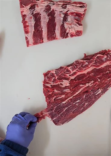 🥩. Ribeye Cap Steaks pinwheel 👌 🧂. 🥩 Ribeye Cap Steak Pinwheels Recipe 🌿. Ingredients - Ribeye cap (deckle) steaks, trimmed and flattened - Fresh spinach leaves - Roasted red peppers (or sun-dried tomatoes) - Shaved Parmesan or provolone cheese - Garlic butter (softened) - Fresh herbs: parsley, thyme, rosemary - Salt, cracked black pepper Instructions 1. Prep the ribeye cap: Lay the ribeye cap flat, season with salt, pepper, and a brush of garlic butter. 2. Layer for flavor: Add spinach, ro