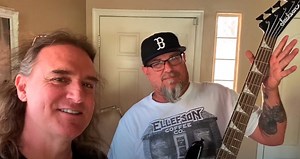 Watch MEGADETH's DAVID ELLEFSON Personally Deliver 'Rust In Peace' 30th-Anniversary JACKSON Bass To Superfan In Tucson