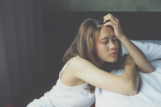 Tête qui tourne le matin au réveil : les causes