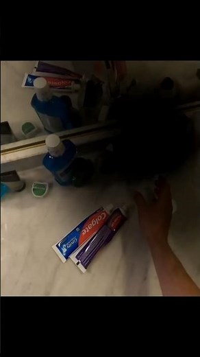 How do you recognize macular degeneration?