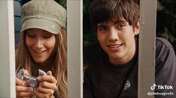 aliens in the attic (2009) - funky ricky funny scene