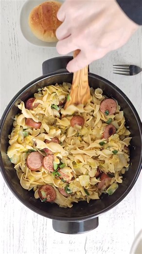 It’s a crisp fall 🍂 morning here in Arizona. It’s the perfect weather to make The Best Pittsburgh Haluski – Fried Cabbage and Noodles in Butter! Want a bowl? 🥰 It’s comforting and absolutely delicious. Plus it’s budget-friendly. My Mom’s Rustic Slovak recipe is a delicious dish features butter-fried onions and cabbage, tender egg noodles, flavorful seasonings, and optional charred kielbasa. 🥰FOLLOW @thekitchenwhisperer for all things delicious 👉🏻RECIPE: https://www.thekitchenwhisperer.net/2