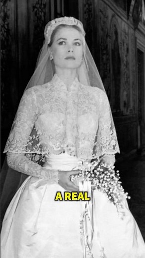 Grace Kelly’s iconic wedding dress. #classichollywood #classicmovies #gracekelly