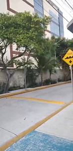 🚨 Liverpool Ciudad del Carmen: una pesadilla sonora para los vecinos 🚨 ¿Qué está pasando con Liverpool Ciudad del Carmen? Su alarma se pasa sonando toda la noche, provocando insomnio, contaminación auditiva y un claro daño al medio ambiente. Lo más grave es que esto ocurre 2 o 3 veces por semana, y aunque los ciudadanos llaman a las autoridades, nadie acude. ¿Hasta cuándo se permitirá que una empresa ponga en jaque la tranquilidad de toda una zona sin consecuencias? Un verdadero abuso contra l