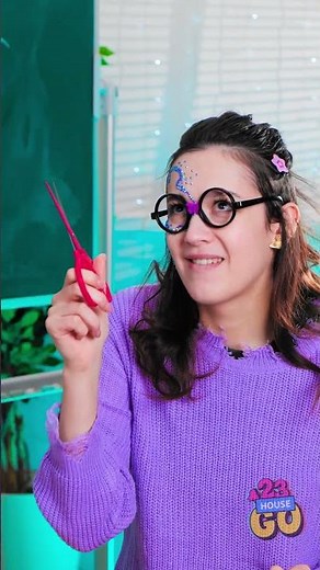 THE CHEWING GUM IS ON THE HAIR! 😱| Cool hack wiht soda helps to get rid of it, smart DIY #shorts