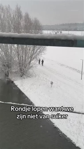 Echte kowa liefhebbers laten zich niet tegenhouden door code oranje 🫡 #kowacore #codeorange #voorjou #sneeuw #fyp