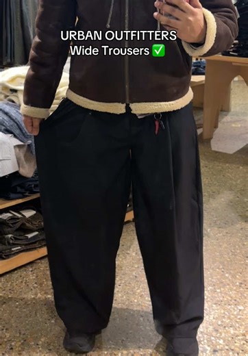 Wide Baggy Trousers: A Fashion Essential for Men