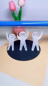 Perfect for holiday crafts with kids: Dancing static electricity paper dolls – all you need is a tissue! #CreativeCrafts #ParentChildCrafts #DIYCrafts #KindergartenCrafts #ChildhoodToysYou'll Never TireOf | hand made crafts for kids