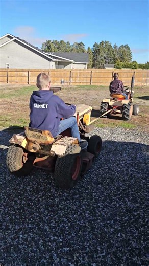 Case 155 Garden Tractor.... towing a Case 155 Garden Tractor 🤣
