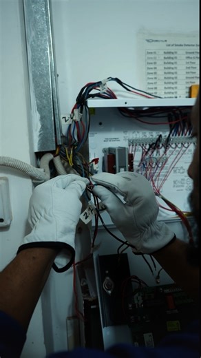 Electrical work demands more than skill it demands protection. This reel shows technicians performing detailed electrical panel wiring, inspection, and maintenance while wearing safety gloves designed for precision, grip, and hand protection. From handling live wires to working inside control panels, the right gloves help reduce risk without sacrificing control. In U.S. industrial environments, electricians, maintenance teams, and facility managers rely on proper PPE to meet safety standards and